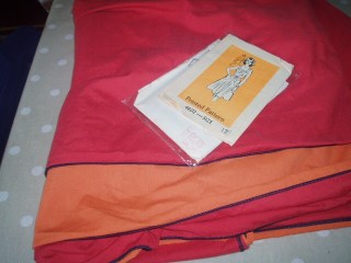 Ann Adams 4602  - upcycle duvet to dress